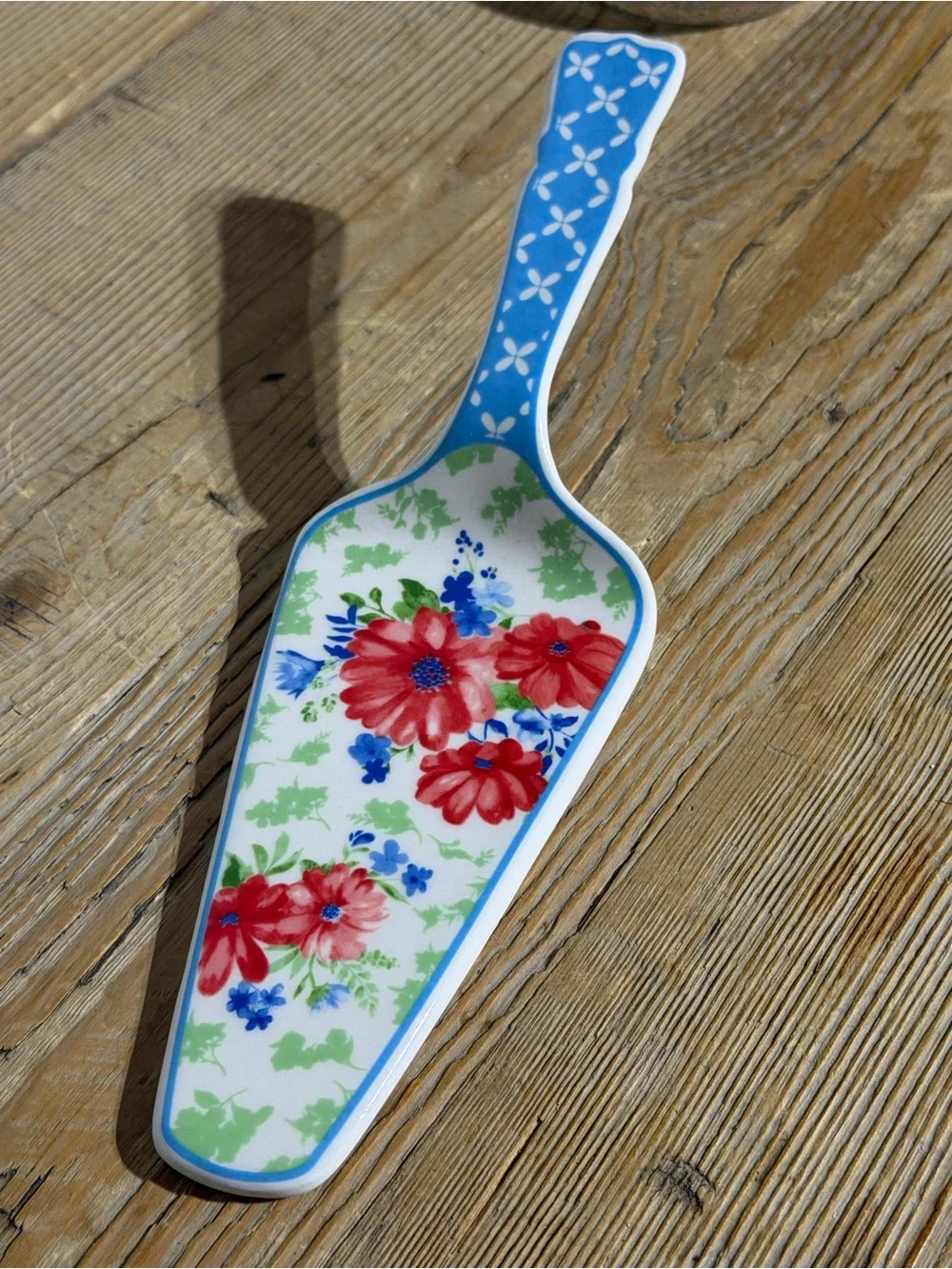 Pioneer Woman Ceramic Pie Server from Class Charm Collection